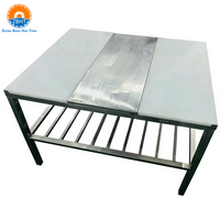 Table de découpe et de désossage industrielle en acier inoxydable avec planche en plastique de qualité alimentaire, plan de travail pour abattoir et usine alimentaire, personnalisable