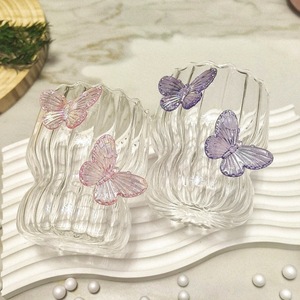 Tasse à café et à lait moderne et créative en verre, faite à la main, avec un design de papillon tridimensionnel et un motif de pétales, écologique et de haute qualité esthétique - Product Image 4