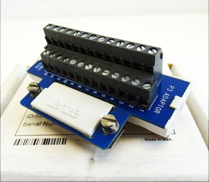 Nuevo PLC E94zatbo1 13042129 Simpleservo94 Terminal Breakout P3 Adaptador -Caja Original- Nuevo Original PLC - Product Image 1