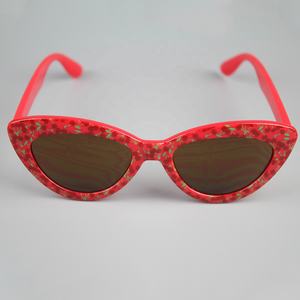 Женские солнцезащитные очки в оправе - Product Image 1