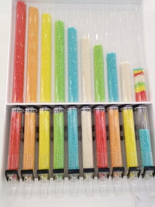 ท่ออะคริลิคแบบกำหนดเองสำหรับร้านขายขนม ตู้โชว์ผนังสีรุ้งพร้อมตัวจ่ายแบบแรงโน้มถ่วงและถังเก็บ - Product Image 3