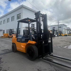 Chariot élévateur diesel d'occasion de 3 tonnes avec mât à 3 sections et déplacement latéral, origine japonaise - Product Image 1