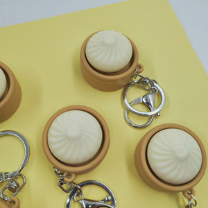 Llavero de Plástico Creativo con Forma de Xiaolongbao, Juguete Antiestrés, Lindo Colgante Pequeño, Empaquetado Individualmente, Perfecto para Apretar y Aliviar el Estrés - Product Image 3