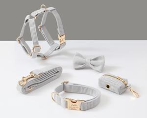 ชุดเชือกจูงสุนัขผ้าลูกฟูกสีเทาปลอกคอสุนัขมีโบว์ผูกโบว์ที่จับถุงอุจจาระไม่มีสายรัดดึงสำหรับเด็กผู้ชายลูกสุนัข - Product Image 1