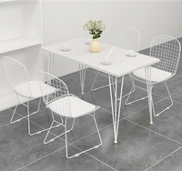 Ensemble table et chaises de restaurant moderne en marbre, style minimaliste et tendance, pour cafés, salons de thé, pâtisseries et restaurants décontractés