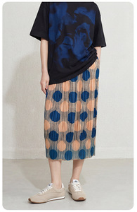 Jupe midi plissée Miyake rétro à pois taille haute coupe droite PY 2026 – Vêtements occidentaux pour femmes – Vente en gros en ligne - Product Image 4