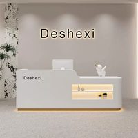 Comptoir d'accueil moderne en bois avec fonction de présentation pour salon de beauté, magasin de vêtements, centre de formation, maternelle - Style minimaliste