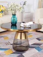 Table basse de salon en verre teinté avec plateau en métal