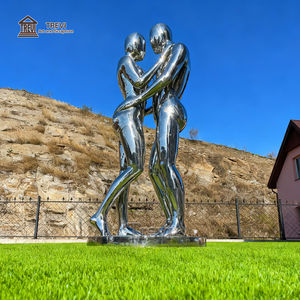 Statues de couple enlacés TREVI, grande taille, en acier inoxydable poli miroir, pour décoration extérieure - Product Image 5