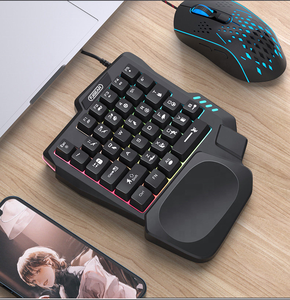 <span class=keywords><strong>Tastiera</strong></span> da <span class=keywords><strong>Gaming</strong></span> Ergonomica con Retroilluminazione LED Arcobaleno, USB Cablata, <span class=keywords><strong>Tastiera</strong></span> da <span class=keywords><strong>Gaming</strong></span> <span class=keywords><strong>a</strong></span> <span class=keywords><strong>Una</strong></span> <span class=keywords><strong>Mano</strong></span> con Poggiapolsi per Telefono e Tablet - Product Image 2