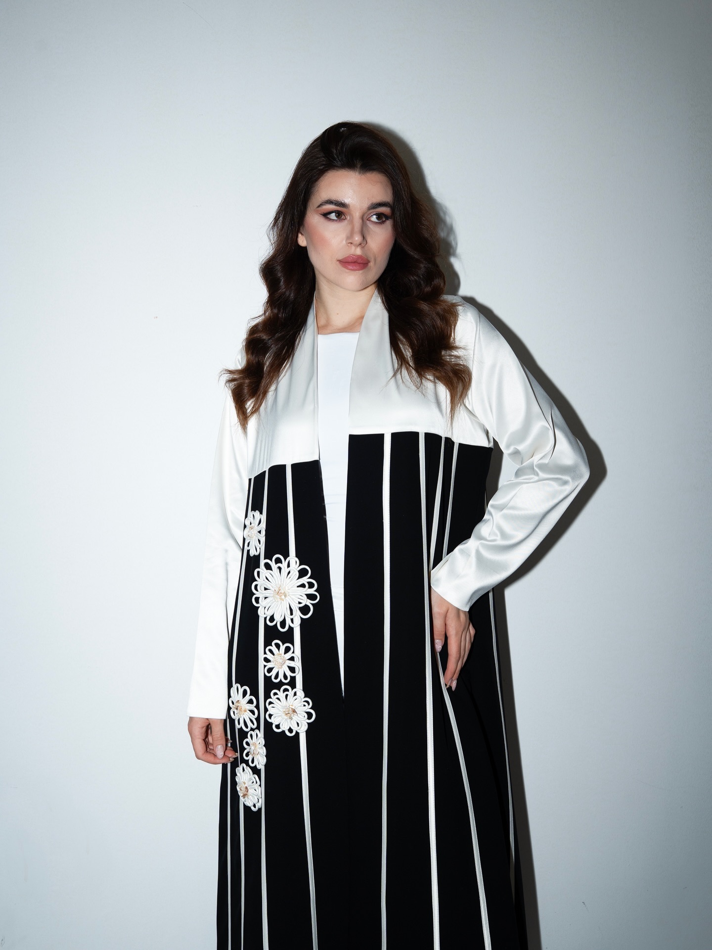 Dubai Wholesale Custom Luxury Black White Open Abaya With Floral