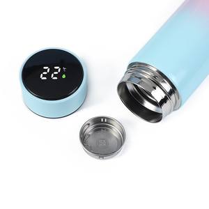 Vente en gros de gourdes isothermes intelligentes en acier inoxydable 304 à double paroi de 500 ml avec affichage de la température LED - Product Image 6