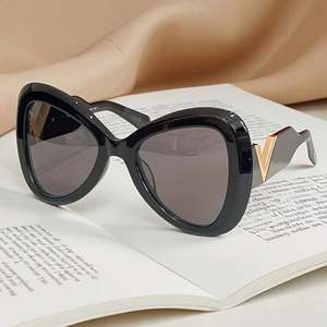 Lunettes de soleil œil-de-chat surdimensionnées UV400 pour femme, forme papillon colorée, personnalisables avec logo, collection mode 2025 - Product Image 2