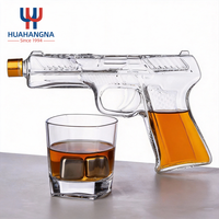 Ensemble de carafe à whisky amusante en forme de pistolet, artisanale et portable, avec verre à whisky en verre sans plomb et coffret cadeau en bois pour hommes