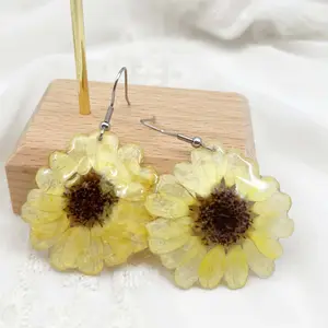 New Design Stainless Steel Women Jewelry Sunflower Arylic Statement Resin Flower Earrings