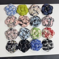 YAKELILI Broche Camélia en Matériau Super Fibre Effet Miroir, Diamètre 6,6 cm, Petites Fleurs Parfumées, Tête de Corsage Façonnée en Spandex/Polyester
