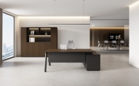 Bureau de direction moderne avec armoire latérale fixe, poste de travail exécutif avec rangement pour mobilier de bureau d'entreprise