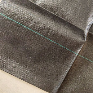 Toile de paillage anti-UV en géotextile tissé PP/PE, motif ferme, noir et blanc - Product Image 6