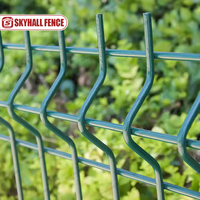 Valla de malla de alambre soldado verde galvanizado para proyectos de construcción de canchas deportivas