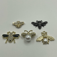 Breloques en métal en forme d'abeille avec perles et strass, anti-corrosion, fourniture en gros de composants pour accessoires de mode et vêtements