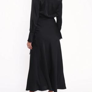 เดรสลำลองแบบใหม่ประจำปี 2025 แขนยาว ดีไซน์หรูหราทันสมัย ผ้าซาตินสีพื้น สำหรับผู้หญิง - Product Image 3