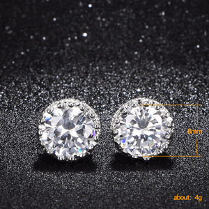 Boucles d'oreilles clous couronne mignonnes pour femmes, petites boucles d'oreilles scintillantes, bijoux de mode pour le quotidien et les fêtes - Product Image 5