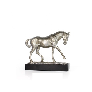 Statue de cheval Sculpture Animalière 2020 Nouvellement Conception En Gros Résine Figurine En Polyrésine pour La Décoration Intérieure Résine Mode Décoration de La Maison - Product Image 1