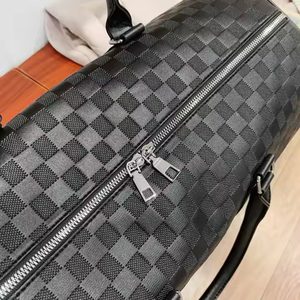Designer de luxe nom de marque pour hommes une épaule sac de sport trapèze en nylon de grande capacité autres sacs de sport - Product Image 4