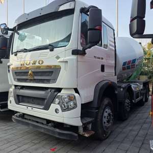 รถผสมคอนกรีตซิโนทรัค HOWO 8x4 12 เมตร รุ่นใหม่ |   คู่มือการใช้งาน |   เครื่องยนต์ดีเซล |   รถบรรทุกงานหนักที่ได้รับการรับรองมาตรฐาน ISO/CE - Product Image 2