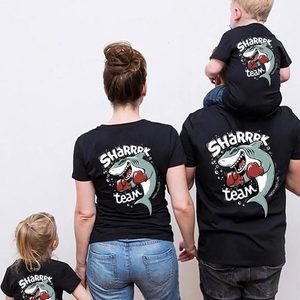 Venta al por mayor de alta calidad personalizado a juego padre-hijo familia para tiburón impreso Camiseta 100% algodón de moda papá mamá niños - Product Image 3