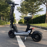 Trottinette électrique pliable avec grand pneu de 13 pouces, double moteur, logo sur la barre et la plateforme, et logo sur le carton