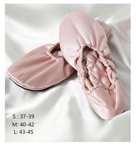 Ensemble de 4 pièces Mulberry Gift pour la maison, comprenant une taie d'oreiller, un bandeau de sommeil en soie et un masque de nuit enveloppant - Product Image 3