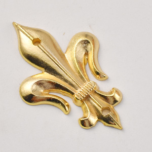 Adorno Decorativo Dorado Fleur De Lis de 53x33mm para Cajas de Madera y Metal - Product Image 2