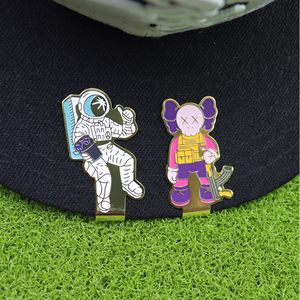 Clip para sombrero de metal esmaltado con diseño de astronauta y oso, para sombreros y gorras, accesorio de regalo coleccionable - Product Image 1