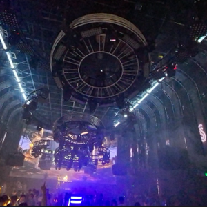 JUCHEN Night Club Bar Concert Équipement <span class=keywords><strong>de</strong></span> scène Scène musicale Éclairage à 360 degrés Éclairage <span class=keywords><strong>de</strong></span> scène en aluminium Éclairage rotatif en treillis circulaire - Product Image 4