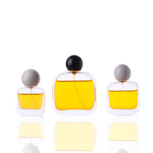 Vente de gros Bouteille de parfum plate transparente de haute qualité avec texture en relief Bouteille de parfum en verre - Product Image 4