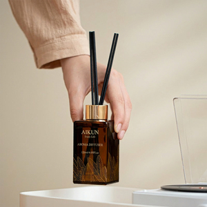 Aikun Small MOQ 120ML Amber Square Glass Gold Water Transfer Logo <b>Reed</b> <b>Diffuser</b> Gift Set Home Fragrance Set <b>for</b> Online Seller - Product Image 3