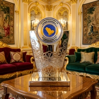 Trophée d'entreprise personnalisé en gros, récompense créative en chrome avec disque gravé, coupe en métal pour performance d'excellence, idéal comme cadeau d'affaires