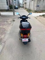 Scooter/Moto à transmission automatique avec une grande efficacité énergétique et une excellente qualité, équipée d'un moteur de 100 cm³, exportable