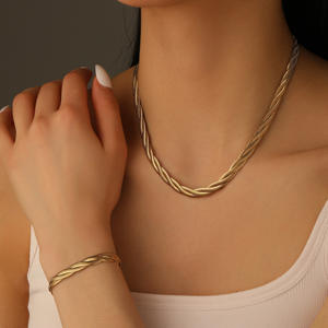 طقم سوار قلادة عنق من الفولاذ المقاوم للصدأ للنساء متعدد الخيوط سلسلة ثعبان دائرية هندسية - Product Image 3