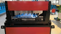 Machine portable de fabrication de tuiles de toiture et de revêtements muraux avec ajustement automatique pour le Canada