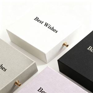 Boîte cadeau personnalisable en gros pour bijoux avec poignée et insert en éponge pour bagues, boucles d'oreilles, colliers, bougies - Product Image 2