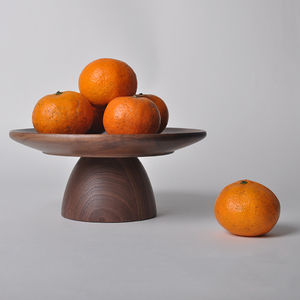 Support <span class=keywords><strong>de</strong></span> plat rond <span class=keywords><strong>en</strong></span> bois <span class=keywords><strong>de</strong></span> noyer unique pour la décoration <span class=keywords><strong>de</strong></span> la maison <span class=keywords><strong>de</strong></span> luxe, le restaurant, les fruits, les sushis, les gâteaux, les desserts - Product Image 1