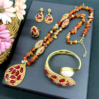CH-LHN2053 Magnifique Collier en Pierre Naturelle avec Breloque Corail et Incrustation de Cristal, Pendentif Corail Coloré, Collier de Perles en Pierre pour Femme, Vente en Gros