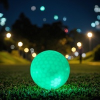 Balles de golf LED qui brillent dans le noir avec matériau en caoutchouc, lumineuses et durables pour la pratique nocturne et l'utilisation en extérieur