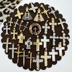 18K Vergoldete Traditionelle Jesusfigur mit Textur und Zirkonia-Besatz Guadalupe-Medaillon Religiöse Anhänger-Kollektion - Product Image 5