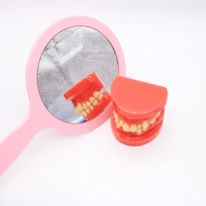 Espejo redondo de mano con mango para maquillaje y uso dental, opciones de color rosa, morado, azul y blanco - Product Image 3