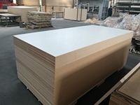 Papan MDF Melamin Putih Hitam Harga Pabrik Terlaris 18mm 3mm 5mm 6mm 9mm Papan MDF Melamin untuk Lemari Dapur Kamar Tidur