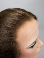 Peluca Brasileña de Cabello Humano con Nudos Judíos, Ondas Suaves, Color Marrón con Reflejos, Top de Encaje HD, Pequeña, 180% de Densidad, para Uso Diario Femenino