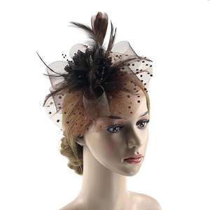 Tocado elegante de plumas para <span class=keywords><strong>novia</strong></span> con <span class=keywords><strong>velo</strong></span> de lunares y pinza para el pelo de flores, tocado de boda de estilo Vintage, sombrero de Festival - Product Image 1